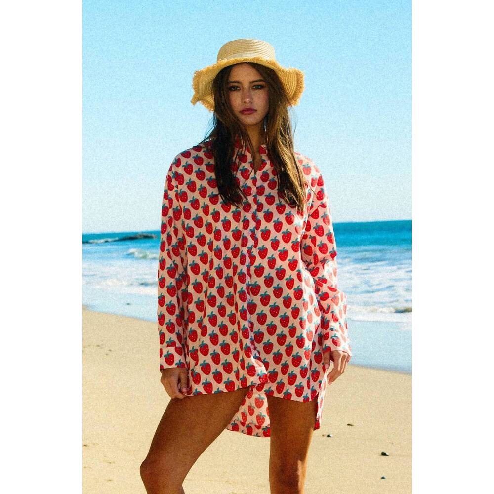 NEW BUCKETLIST oversized shirt dress in strawberry print - Picture 3 of 8